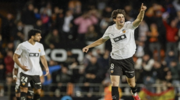 فالنسيا يحسم مواجهة ألافيس بهدف قاتل في الوقت بدل الضائع بالليجا